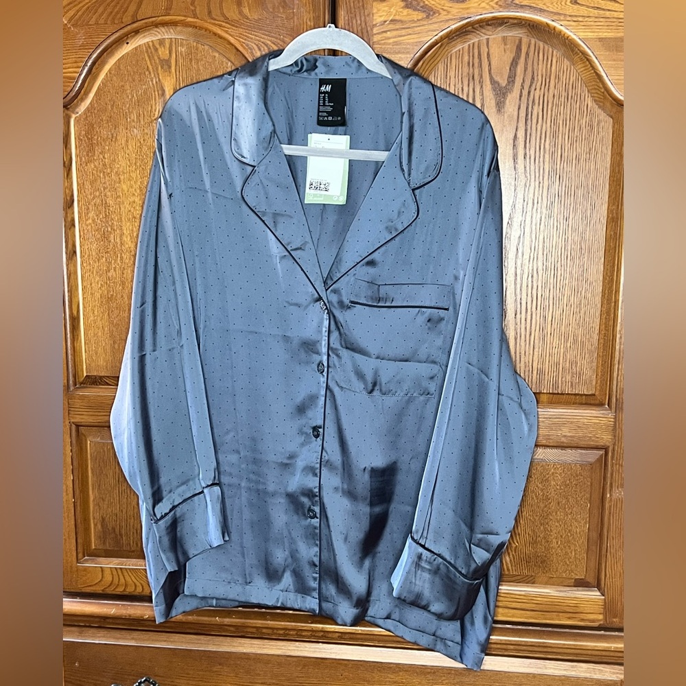 NWT H&M Silky Pajama-Style Button-Up Top – Slate Blue/Charcoal Polka Dot